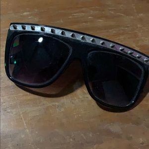 Hot too many sunglasses